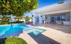 Luxe House Bed & Breakfast